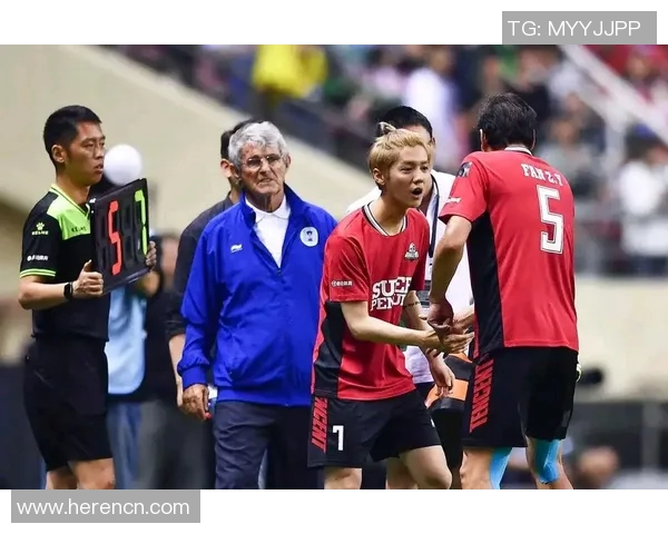 足球明星最新动态揭秘娱乐圈绯闻与赛场表现的精彩交汇