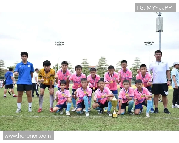 雪莉心目中的足球偶像揭晓他在场上的精彩瞬间与生活中的真实一面